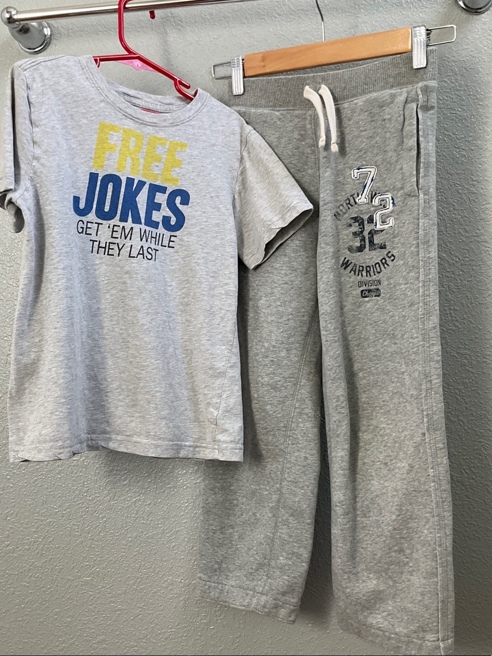 Kid T-shirt and Sweatpants size 7